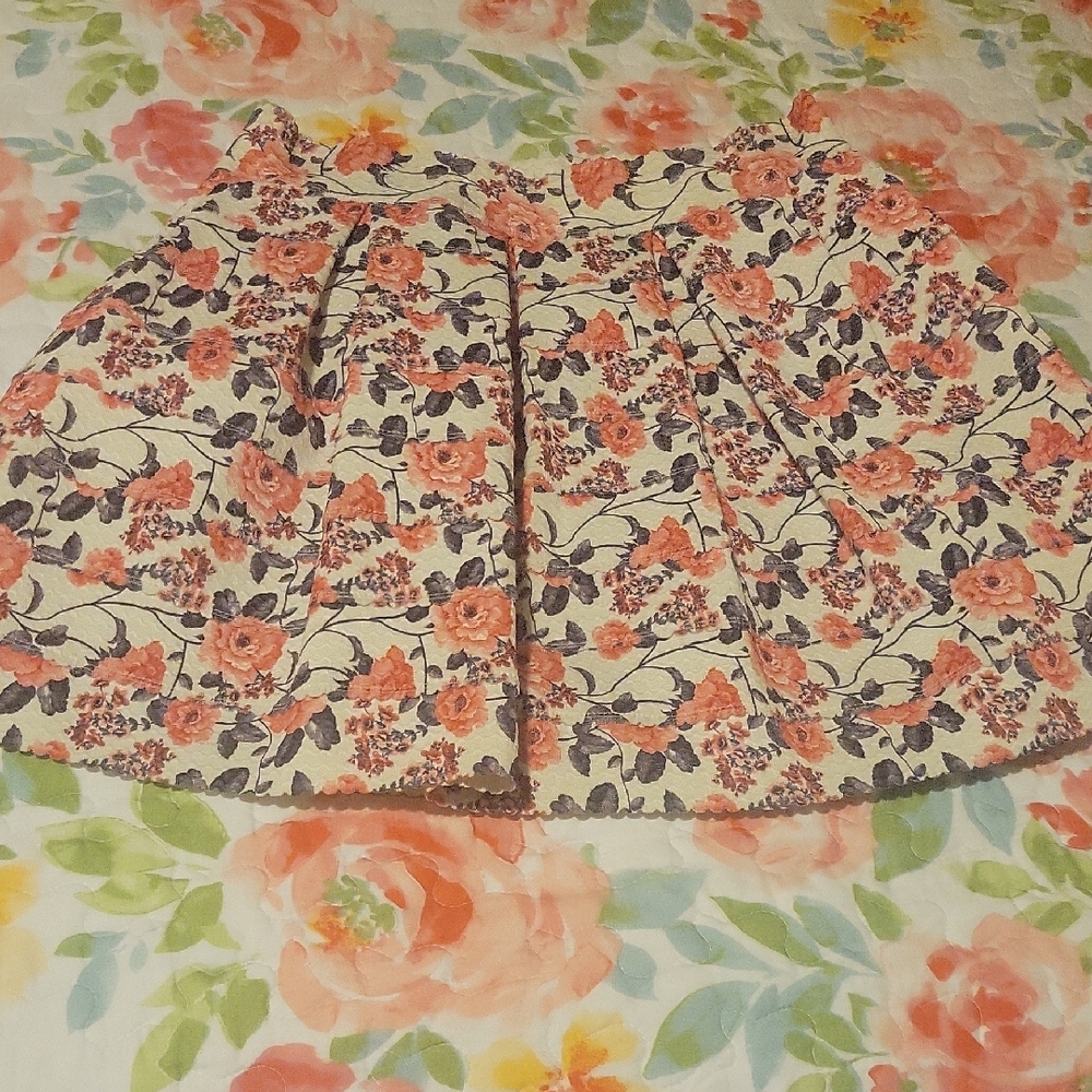 Final Price❗️Floral Print Skirt - Pink and White